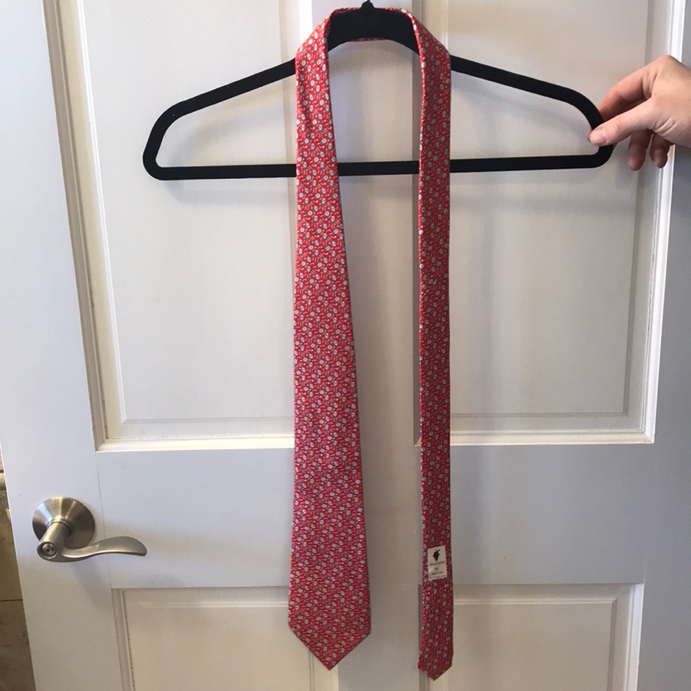 Vineyard vines tie never worn